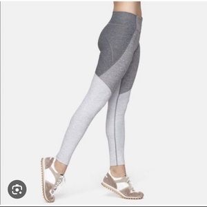 Outdoor Voices Size XS Gray Block Leggings